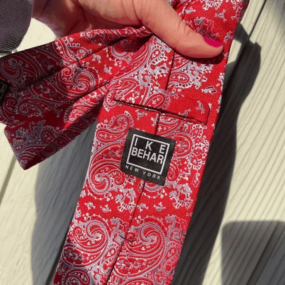 Ike Behar New York Red Paisley Silk Tie 59 x 3.5 Classic Menswear